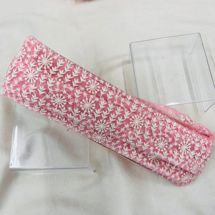 【50cm単位】 刺繍リボン ノンスパンコール 季節外れの贈り物 白い世界② チュール 幅約3.8cm 23040626022