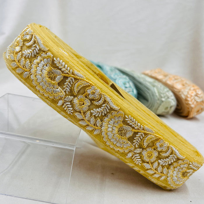 【50cm単位】 刺繍リボン 美しさの条件 空へ羽ばたくように 白い大輪の花① チュール 幅約4.5cm 23040626024