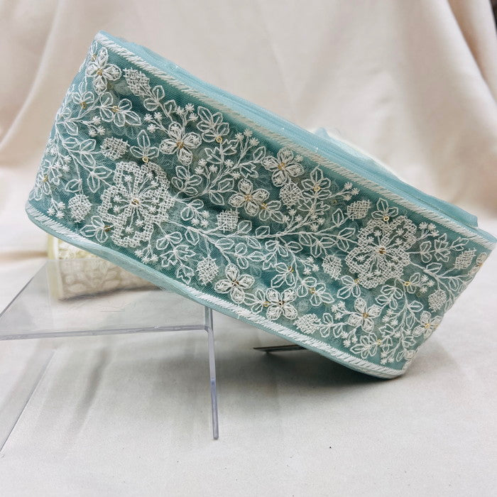 【50cm単位】 刺繍リボン 太幅 繊細なデザイン 爽やかな風に身を任せて 白い花柄① チュール 幅約9cm 23040626027