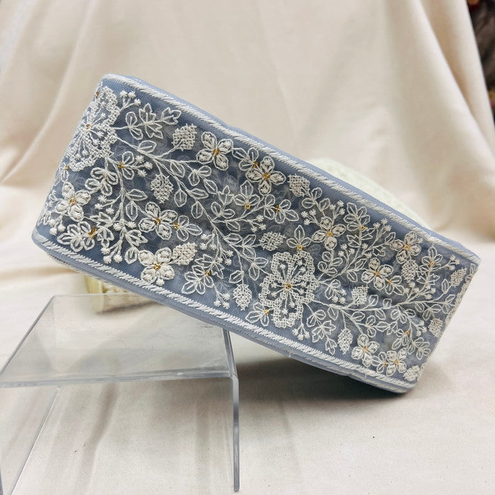 【50cm単位】 刺繍リボン 太幅 繊細なデザイン 爽やかな風に身を任せて 白い花柄① チュール 幅約9cm 23040626027