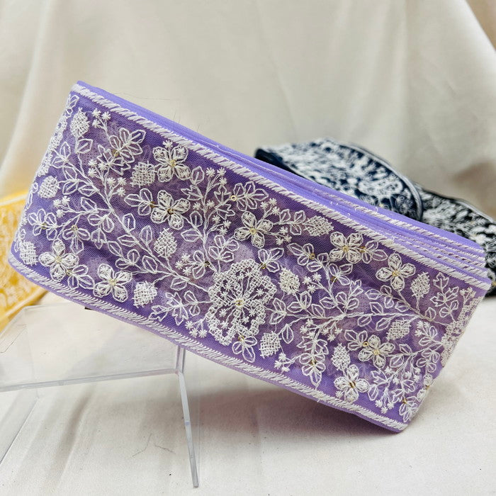 【50cm単位】 刺繍リボン 太幅 繊細なデザイン 爽やかな風に身を任せて 白い花柄② チュール 幅約9cm 23040626028