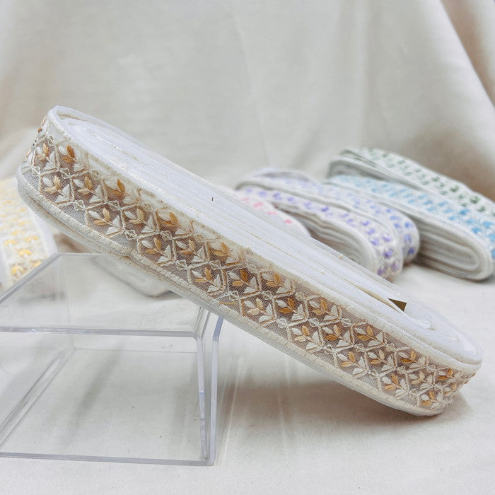 【50cm単位】 刺繍リボン 細幅 ホワイトチュール カラフル双葉 白い蕾を咲かせよう チュール 幅約3.5cm 23040626030
