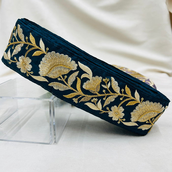 【50cm単位】 刺繍リボン 豪華絢爛 眩い輝き ゴールドの魔法 魅惑の花柄 布地 幅約5cm 230508003