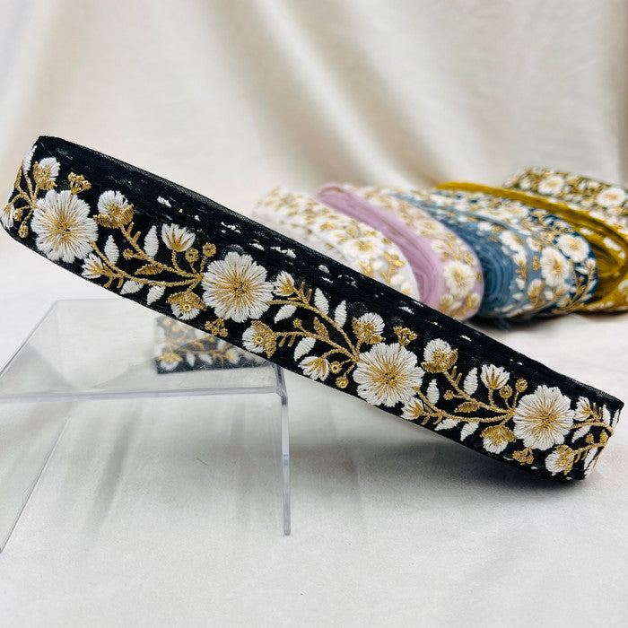 【50cm単位】 刺繍リボン 金糸がアクセント 陽の光に煌めく 白い花 チュール 幅約3.4cm 230508012