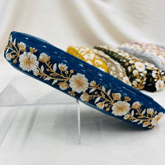【50cm単位】 刺繍リボン 金糸がアクセント 陽の光に煌めく 白い花 チュール 幅約3.4cm 230508012