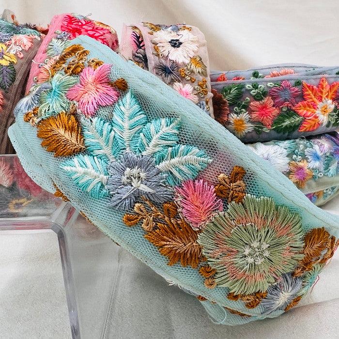 【50cm単位】 刺繍リボン ノンスパンコール ニュアンスカラーが今どき リボンいっぱいの花柄 チュール 幅約4.4cm 230508010