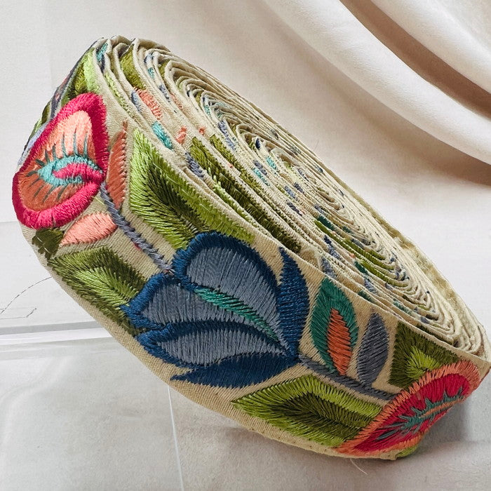 【50cm単位】 刺繍リボン 色鮮やか カラフル メルヘン花柄 インド刺繡リボン 布地 幅約3.9cm 230529001