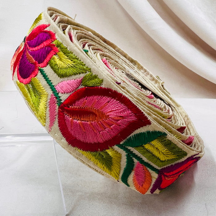 【50cm単位】 刺繍リボン 色鮮やか カラフル メルヘン花柄 インド刺繡リボン 布地 幅約3.9cm 230529001