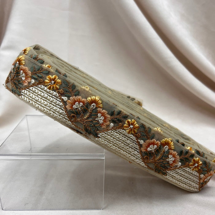 【50cm単位】 刺繍リボン 湖畔に咲く 花のように 色とりどりの 小花たち インド刺繡リボン チュール 幅約3.9cm 230529002