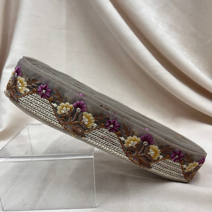 【50cm単位】 刺繍リボン 湖畔に咲く 花のように 色とりどりの 小花たち インド刺繡リボン チュール 幅約3.9cm 230529002