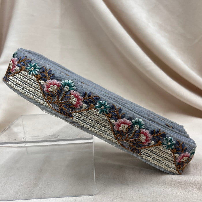 【50cm単位】 刺繍リボン 湖畔に咲く 花のように 色とりどりの 小花たち インド刺繡リボン チュール 幅約3.9cm 230529002