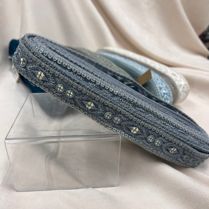 【50cm単位】 刺繍リボン キラキラが止まらない 宝石のような輝き ゴージャス インド刺繡リボン チュール 幅約2.6cm 230529003