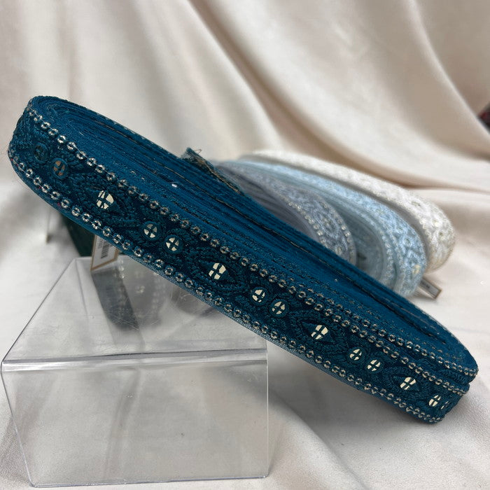 【50cm単位】 刺繍リボン キラキラが止まらない 宝石のような輝き ゴージャス インド刺繡リボン チュール 幅約2.6cm 230529003
