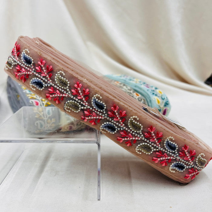 【50cm単位】 刺繍リボン 中間色が今どき 初恋の予感 そっと花咲く インド刺繡リボン チュール 幅約3.9cm 230529009