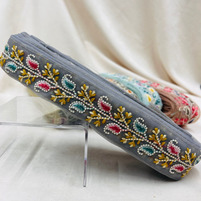 【50cm単位】 刺繍リボン 中間色が今どき 初恋の予感 そっと花咲く インド刺繡リボン チュール 幅約3.9cm 230529009