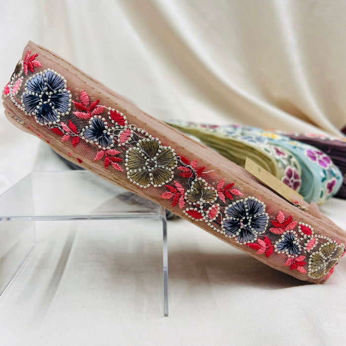 【50cm単位】 刺繍リボン 中間色が今どき 淡い恋の 物語 柔らかい花柄 インド刺繡リボン チュール 幅約3.5cm 230529010