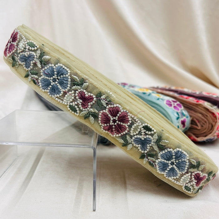 【50cm単位】 刺繍リボン 中間色が今どき 淡い恋の 物語 柔らかい花柄 インド刺繡リボン チュール 幅約3.5cm 230529010