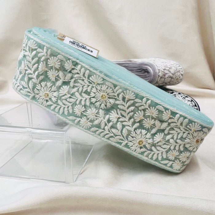 【50cm単位】 刺繍リボン 待望 太幅 スパンコールが アクセント 純白の花畑 インド刺繡リボン2 チュール 幅約7.2cm 230529012