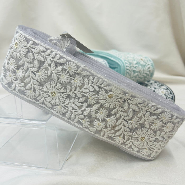 【50cm単位】 刺繍リボン 待望 太幅 スパンコールが アクセント 純白の花畑 インド刺繡リボン2 チュール 幅約7.2cm 230529012