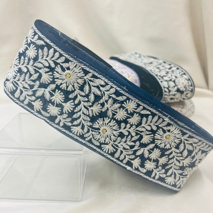 【50cm単位】 刺繍リボン 待望 太幅 スパンコールが アクセント 純白の花畑 インド刺繡リボン2 チュール 幅約7.2cm 230529012