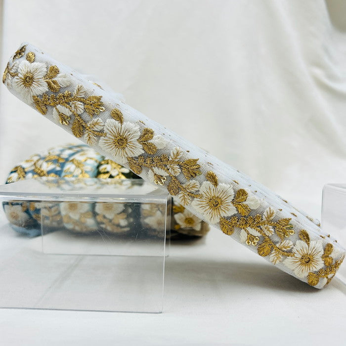 【50cm単位】 刺繍リボン 細幅 ゴールドが煌めく 天の川に浮かぶ お星様の花のように チュール 幅約2.7cm 230610002