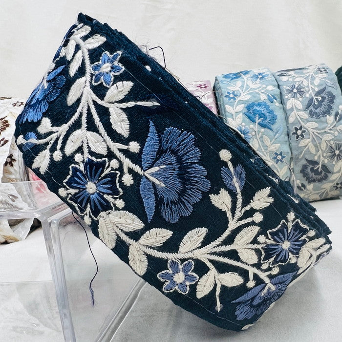 【50cm単位】 刺繍リボン ナチュラルが美しい ボタニカル花柄 同系色 布地 幅約5.3cm 230610003