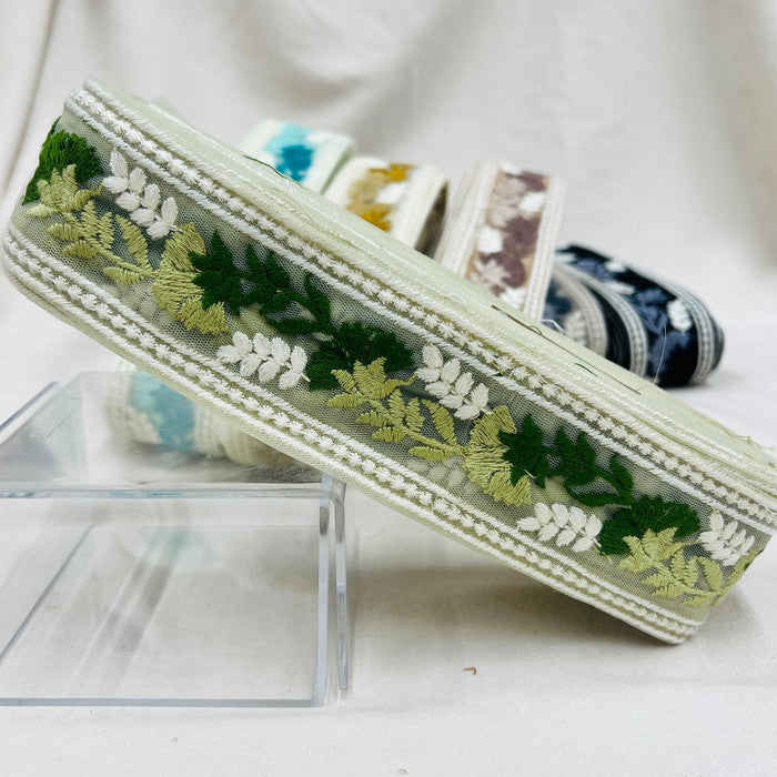 【50cm単位】 刺繍リボン チュールで涼しげ 野山に凛と咲く 花のように チュール ノンスパンコール 幅約5cm 230610005