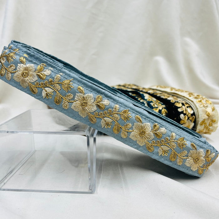 【50cm単位】 刺繍リボン 細幅 ゴールドが煌めく お星様に憧れて キラリと輝く花柄 布地 幅約3.2cm 230610007