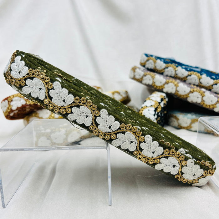【50cm単位】 刺繍リボン 細幅 ホワホワふわふわ まるでソフトクリームみたいな 花柄 チュール 幅約2.7cm 230610011