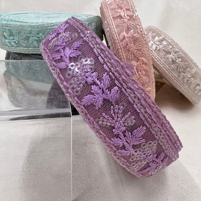 【50cm単位】 刺繡リボン 細幅 スパンコール キラキラ眩しい 幸せ気分のオニタビラコ チュール 幅約2.6cm 230722006