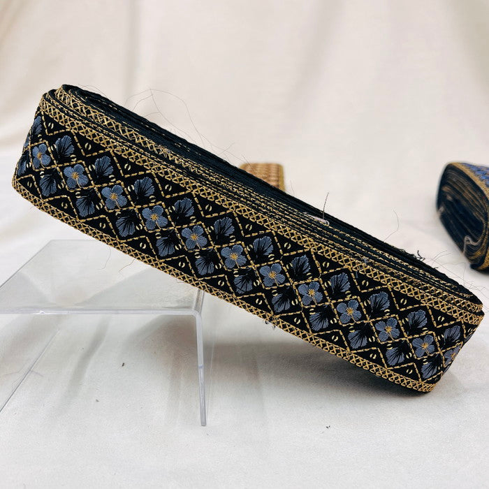 【50cm単位】 刺繍リボン 再再再入荷!! キラキラ金糸 大人気格子花柄 布地 幅約4.6cm 230722007