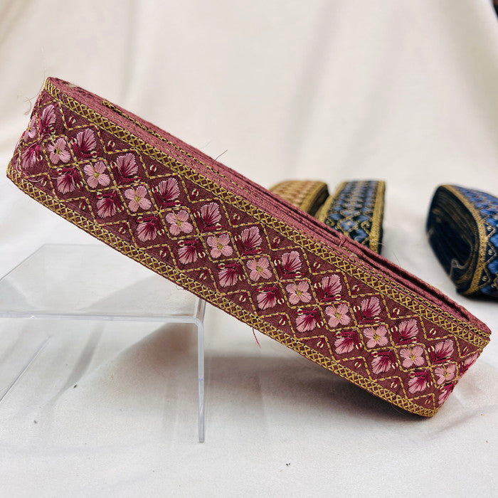 【50cm単位】 刺繍リボン 再再再入荷!! キラキラ金糸 大人気格子花柄 布地 幅約4.6cm 230722007