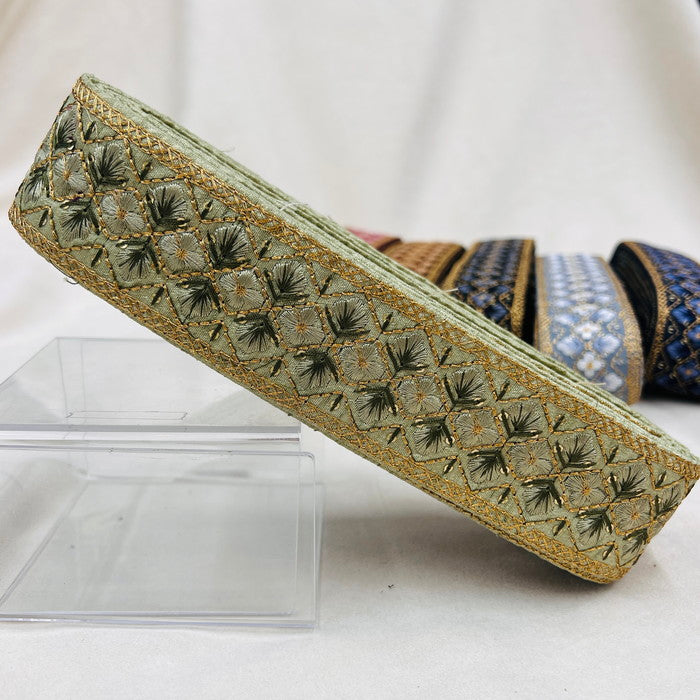 【50cm単位】 刺繍リボン 再再再入荷!! キラキラ金糸 大人気格子花柄 布地 幅約4.6cm 230722007