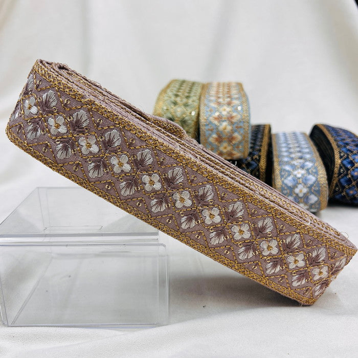 【50cm単位】 刺繍リボン 再再再入荷!! キラキラ金糸 大人気格子花柄 布地 幅約4.6cm 230722007