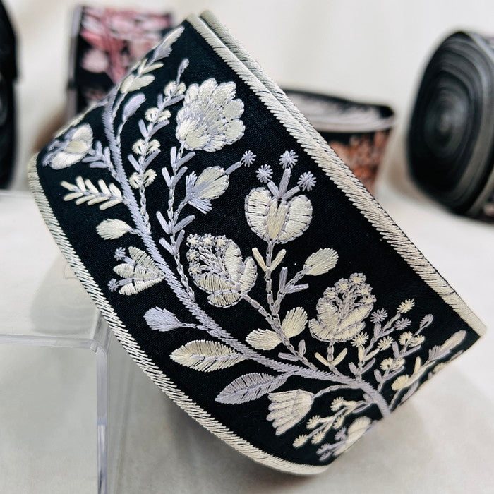 【50cm単位】 刺繍リボン ノンスパンコール 天まで届け 空に向かって咲く花① 布地 幅約6.2cm 230727002