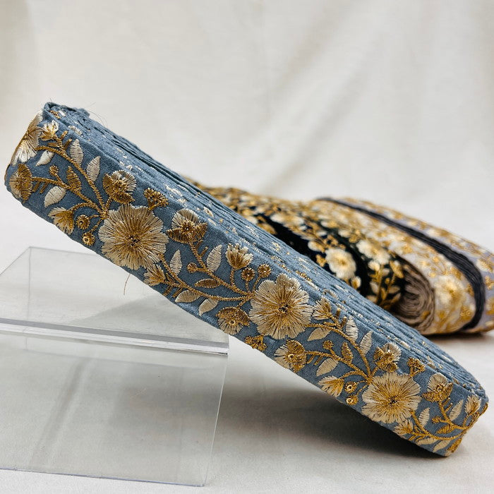 【50cm単位】 刺繍リボン 大人気で再入荷 ゴールド糸で紡ぐ 華やかな花の奏で 刺繍リボン 布地 幅約3.3cm 2308010001