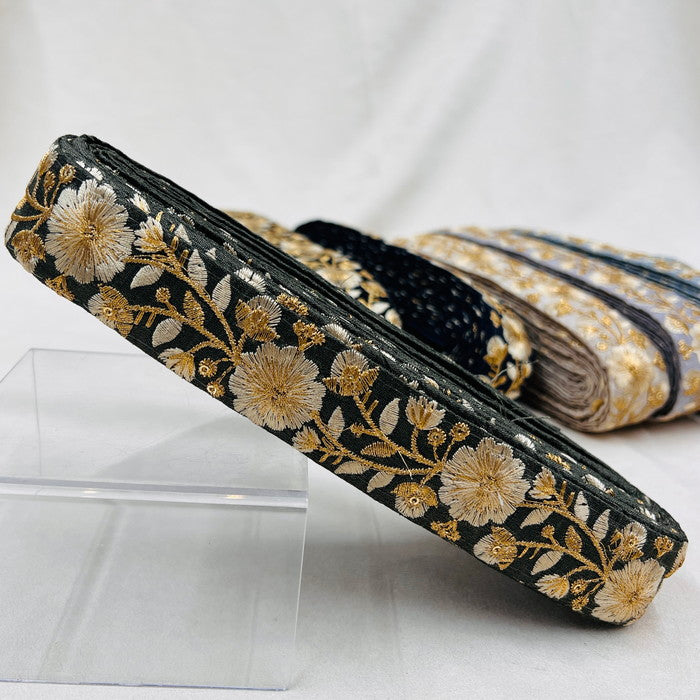 【50cm単位】 刺繍リボン 大人気で再入荷 ゴールド糸で紡ぐ 華やかな花の奏で 刺繍リボン 布地 幅約3.3cm 2308010001