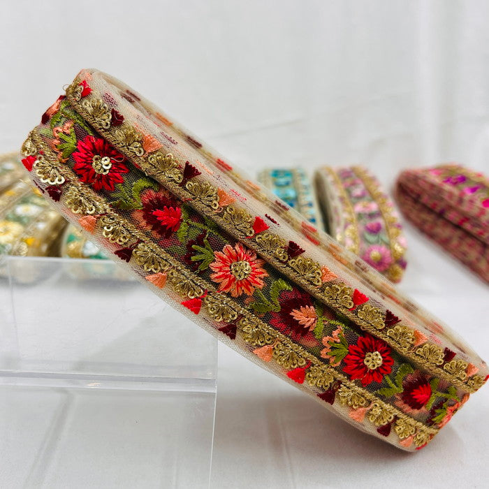 【50cm単位】 刺繍リボン 一年の時を超えて 心がトキメク美しさ 宝石のような花柄 刺繍リボン チュール 幅約4.4cm 230815001