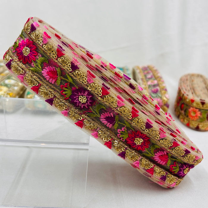【50cm単位】 刺繍リボン 一年の時を超えて 心がトキメク美しさ 宝石のような花柄 刺繍リボン チュール 幅約4.4cm 230815001