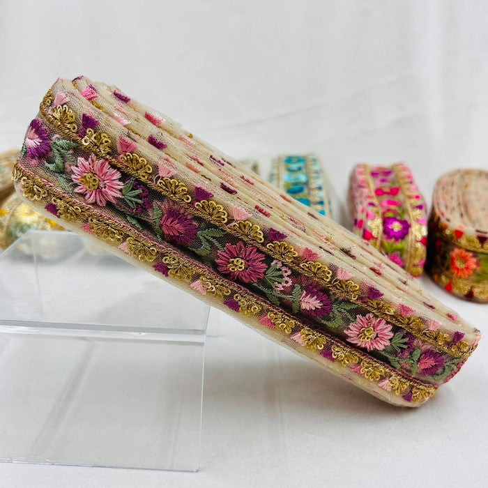 【50cm単位】 刺繍リボン 一年の時を超えて 心がトキメク美しさ 宝石のような花柄 刺繍リボン チュール 幅約4.4cm 230815001