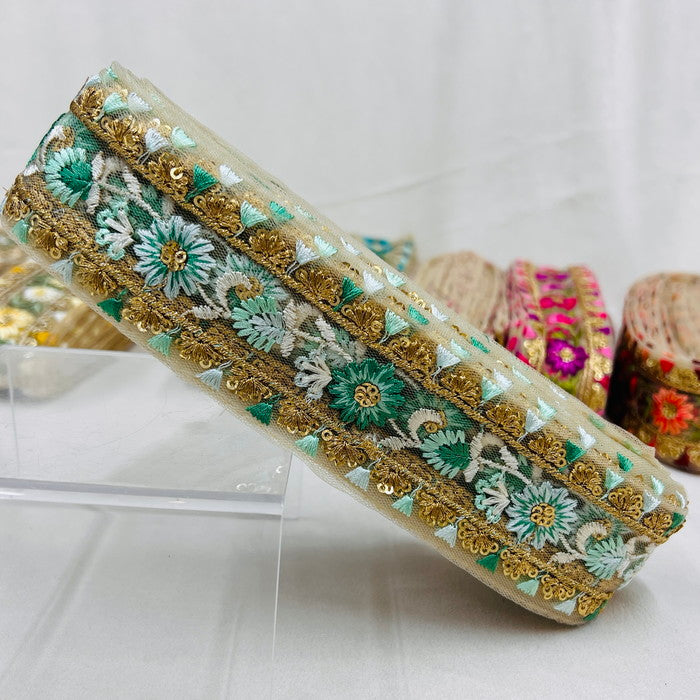 【50cm単位】 刺繍リボン 一年の時を超えて 心がトキメク美しさ 宝石のような花柄 刺繍リボン チュール 幅約4.4cm 230815001
