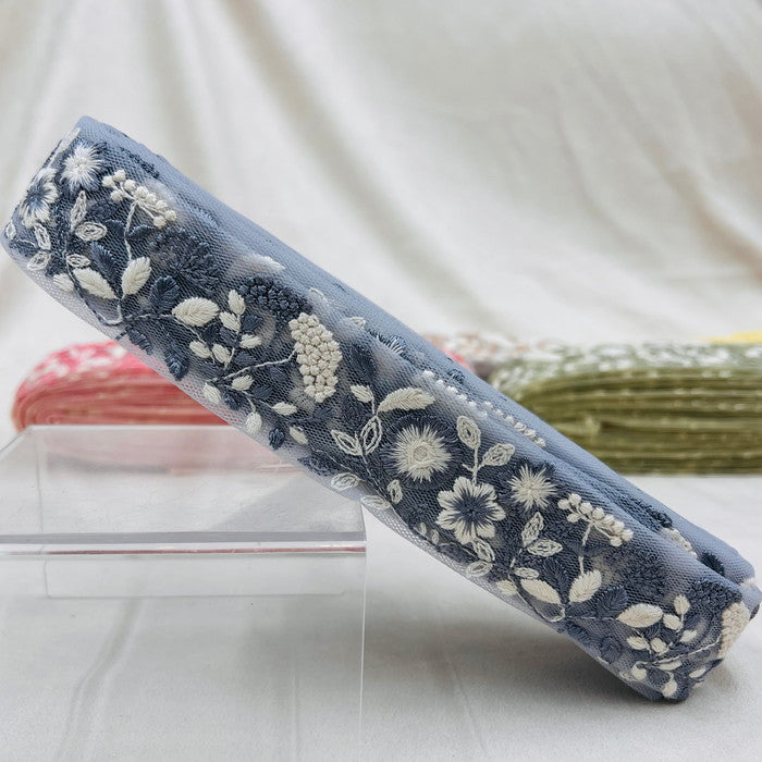 【50cm単位】 刺繍リボン ノンスパンコール 同系色の糸で紡ぐ花柄 溢れ出す美しさ 刺繍リボン チュール 幅約3.8cm 230815003