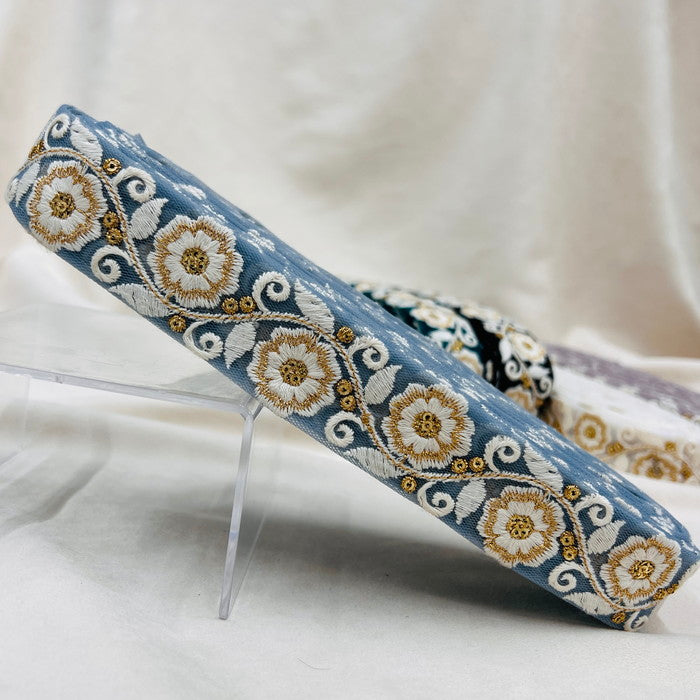 【50cm単位】 刺繍リボン 清楚な佇まい 雪の世界の花 可憐に咲く 刺繍リボン チュール 幅約3.3cm 2308015007