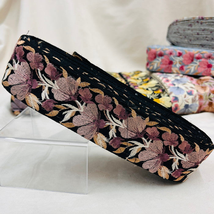 【50cm単位】 刺繍リボン ノンスパンコール 水中で揺蕩う 水中花の花束みたいな 布地 幅約5.1cm 230815008