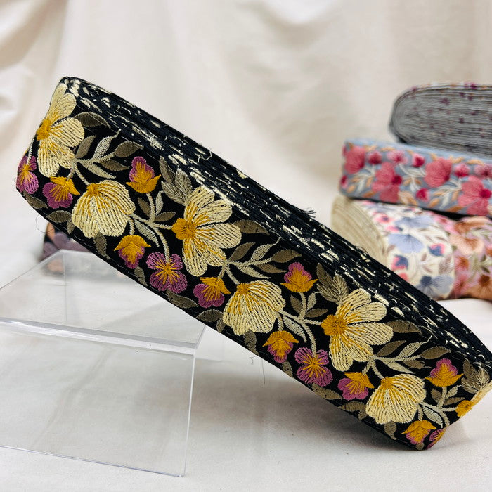 【50cm単位】 刺繍リボン ノンスパンコール 水中で揺蕩う 水中花の花束みたいな 布地 幅約5.1cm 230815008