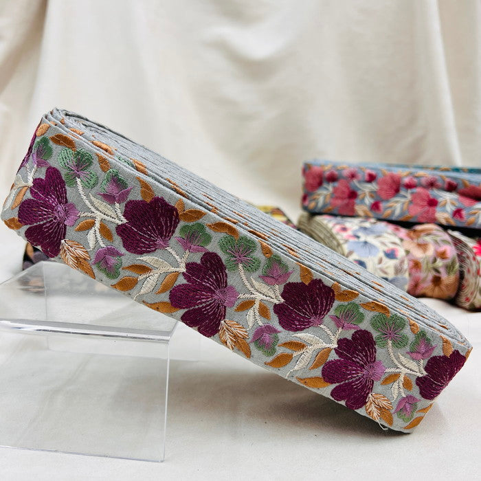 【50cm単位】 刺繍リボン ノンスパンコール 水中で揺蕩う 水中花の花束みたいな 布地 幅約5.1cm 230815008