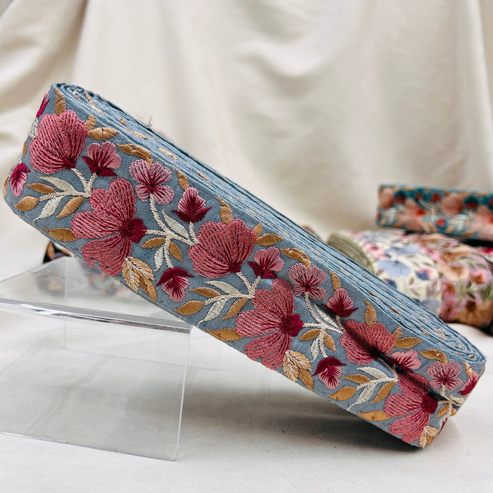 【50cm単位】 刺繍リボン ノンスパンコール 水中で揺蕩う 水中花の花束みたいな 布地 幅約5.1cm 230815008