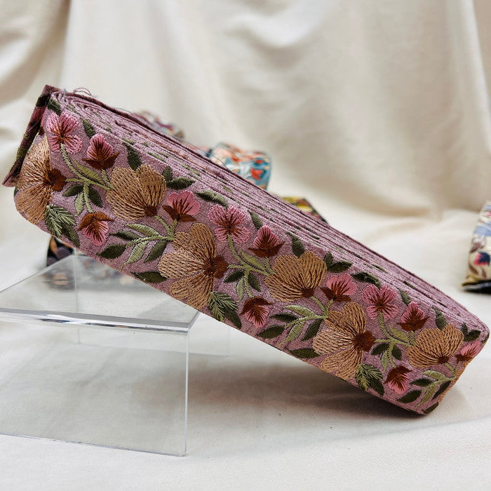 【50cm単位】 刺繍リボン ノンスパンコール 水中で揺蕩う 水中花の花束みたいな 布地 幅約5.1cm 230815008