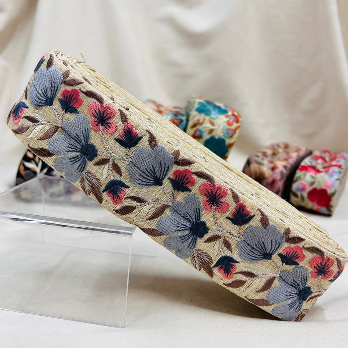 【50cm単位】 刺繍リボン ノンスパンコール 水中で揺蕩う 水中花の花束みたいな 布地 幅約5.1cm 230815008