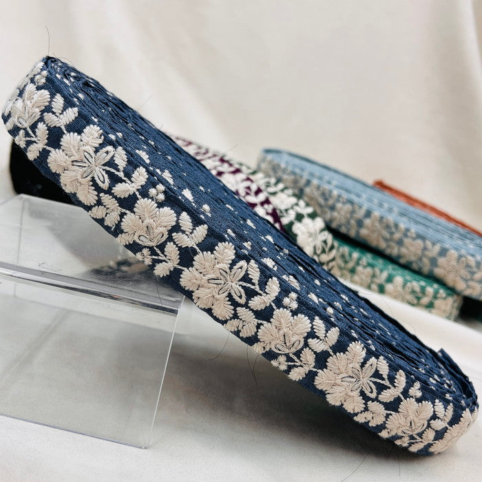 【50cm単位】 刺繍リボン ノンスパンコール 白い雲の花が咲く 空の世界 刺繍リボン 布地 幅約2.8cm 2308021001